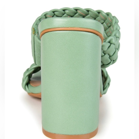 NWOT Journee Collection Melissa Woven Sandals - Picture 3 of 7